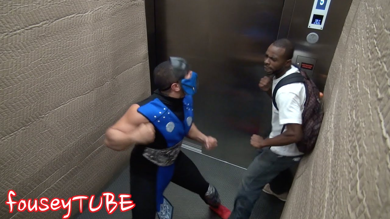 Mortal Kombat - пранк в лифте.