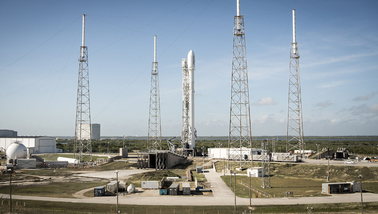 SpaceX запустили ракету в космос и вернули ее обратно — это было офигительно (видео)