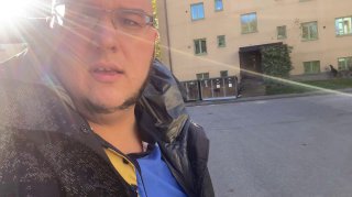 На следующий день после зоопарка прогулялся по району в поисках обменника и посм…